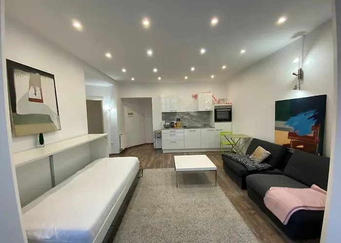 Side Park/historic/ber/thf Apartment